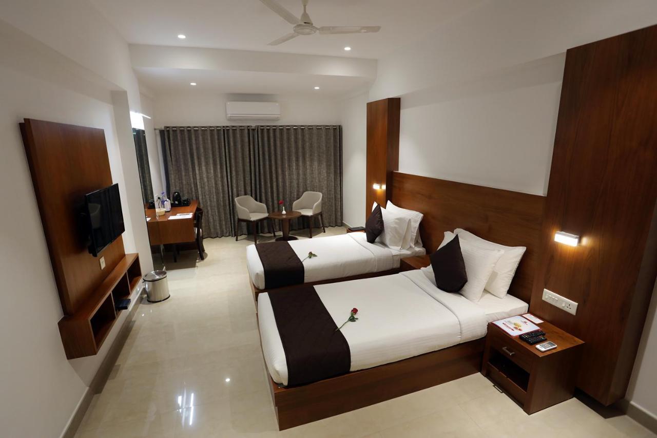 Iswarya Residency Hotel Kottajam Kültér fotó