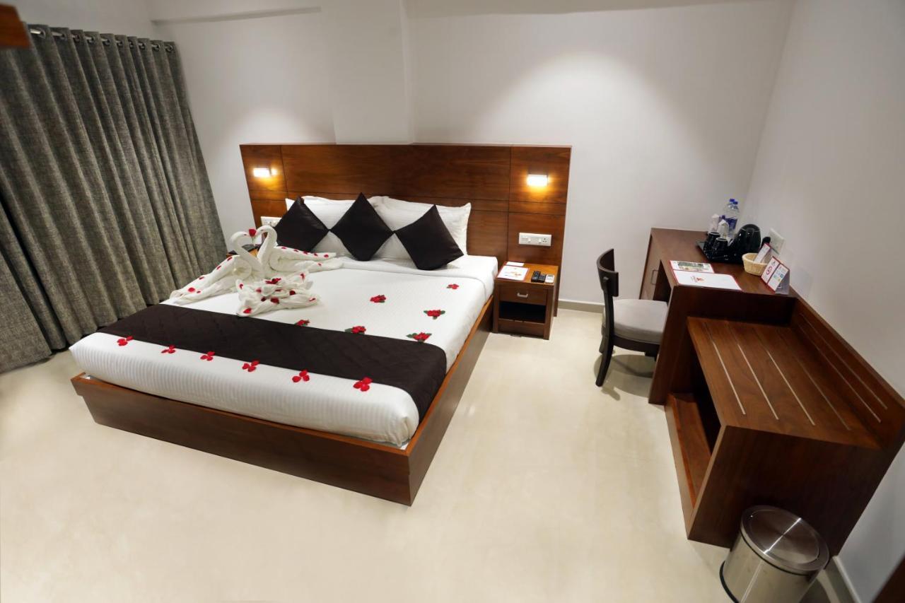 Iswarya Residency Hotel Kottajam Kültér fotó