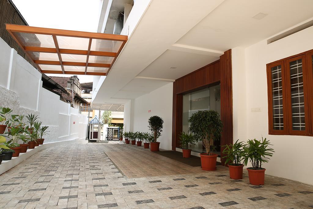 Iswarya Residency Hotel Kottajam Kültér fotó